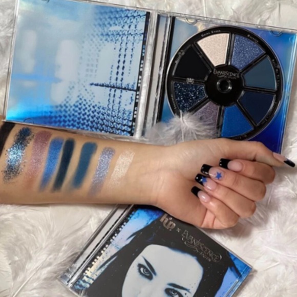 Evanescence Fallen Exclusive HipDot Cosmetics Eyeshadow Palette - Picture 10 of 10
